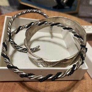 Elegant Silver and Black Twisted Bangle Set